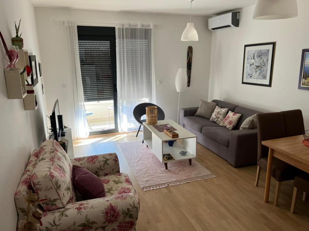 Lovely Pink Flat Apartamento Podgorica Exterior foto