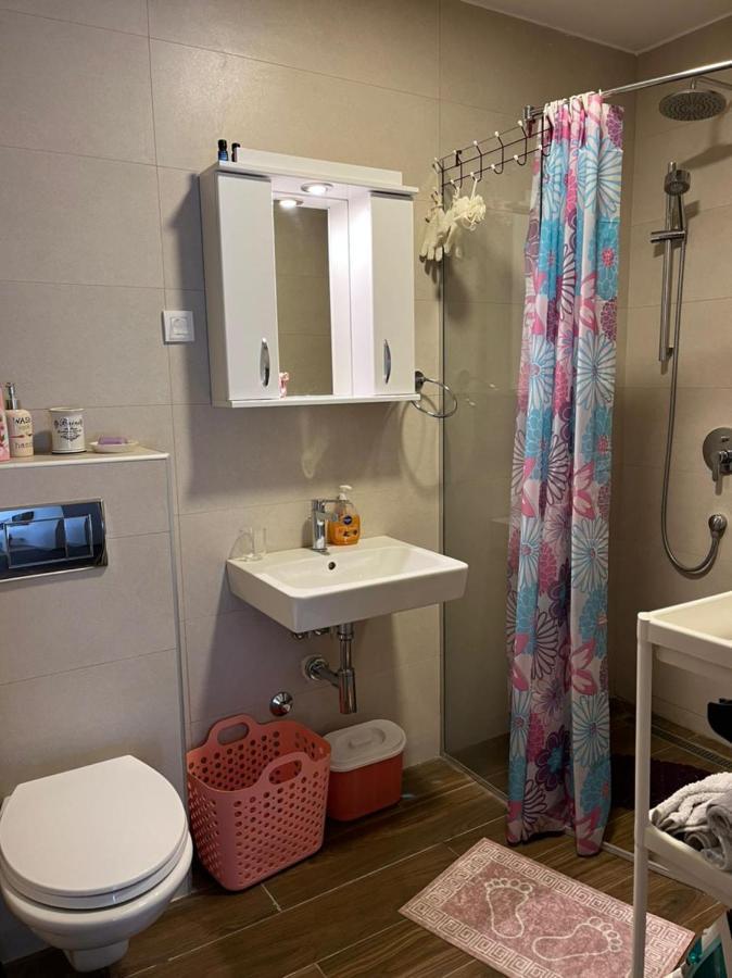Lovely Pink Flat Apartamento Podgorica Exterior foto
